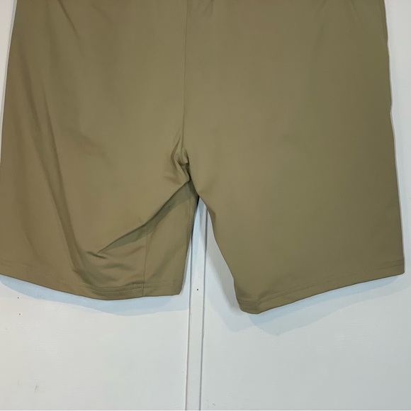 Rhone Men’s Commuter 9" Shorts in Khaki - Picture 10 of 16